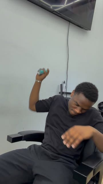 Working through a cut at GD Barber Lounge